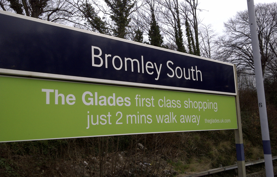 Signpost for Bromley South train station