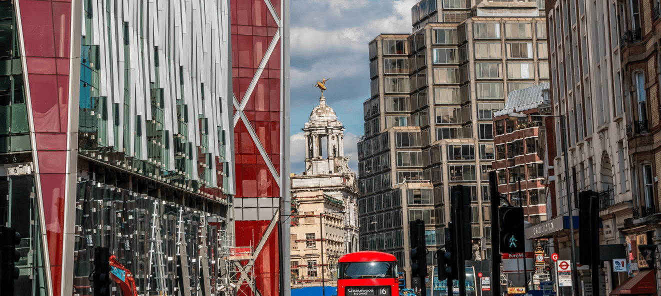 a busy street in victoria london
